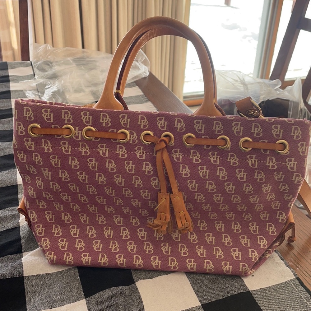 Downey and Burke purse. Pink and cream
